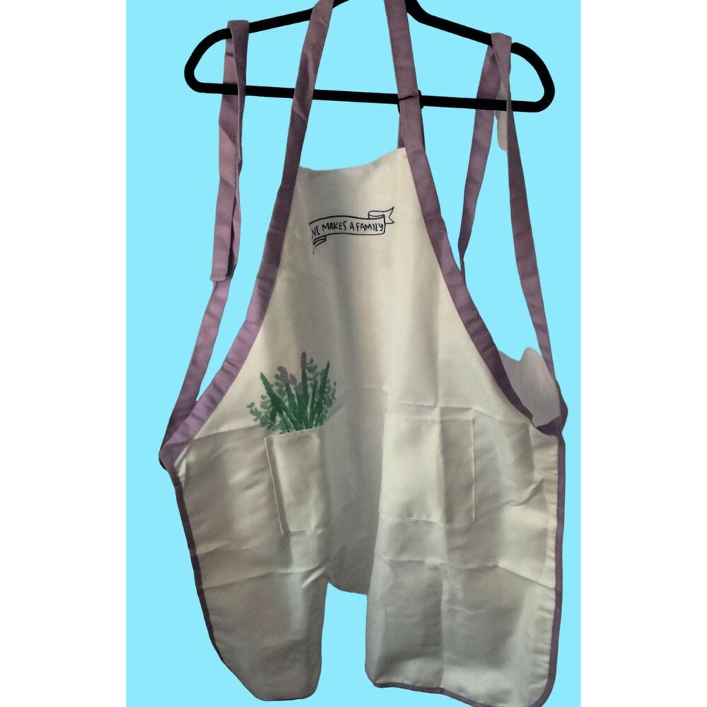 Anna Parade Love Makes Family Apron Lavender Flower Pocket